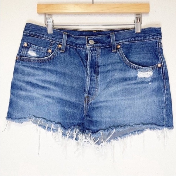 Levi’s 501 Denim Cut Off Jean Shorts Size 32 Raw Hem Distressed NWOT Non-Stretch - Picture 1 of 5